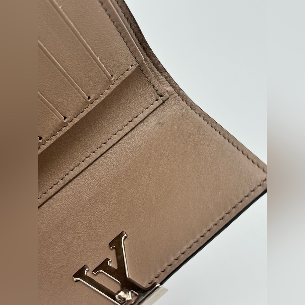 Louis Vuitton Capucines Compact Wallet Magnolia Pink Taurillon Leather LV - Picture 8 of 12